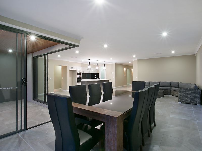 11 Quayside Drive, Helensvale QLD 4212