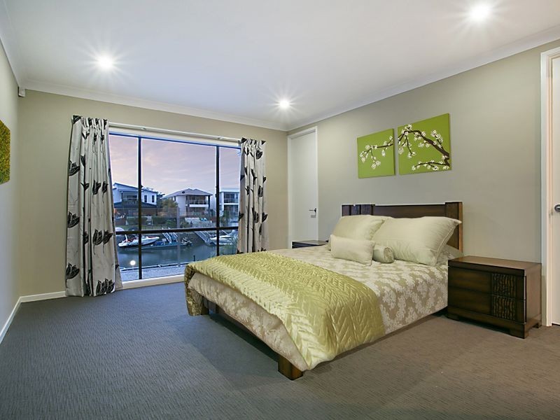 11 Quayside Drive, Helensvale QLD 4212