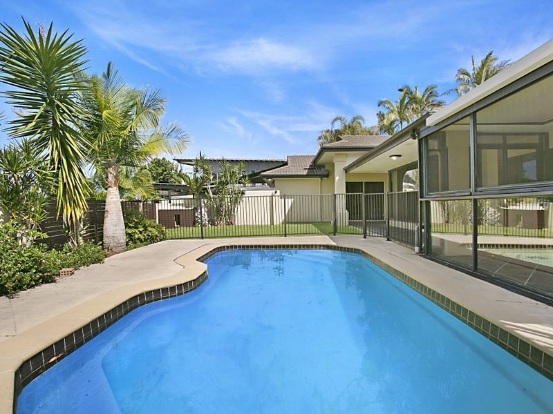 9 West Mountain Court, Parkwood QLD 4214