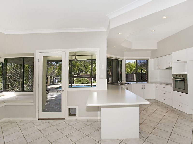 9 West Mountain Court, Parkwood QLD 4214