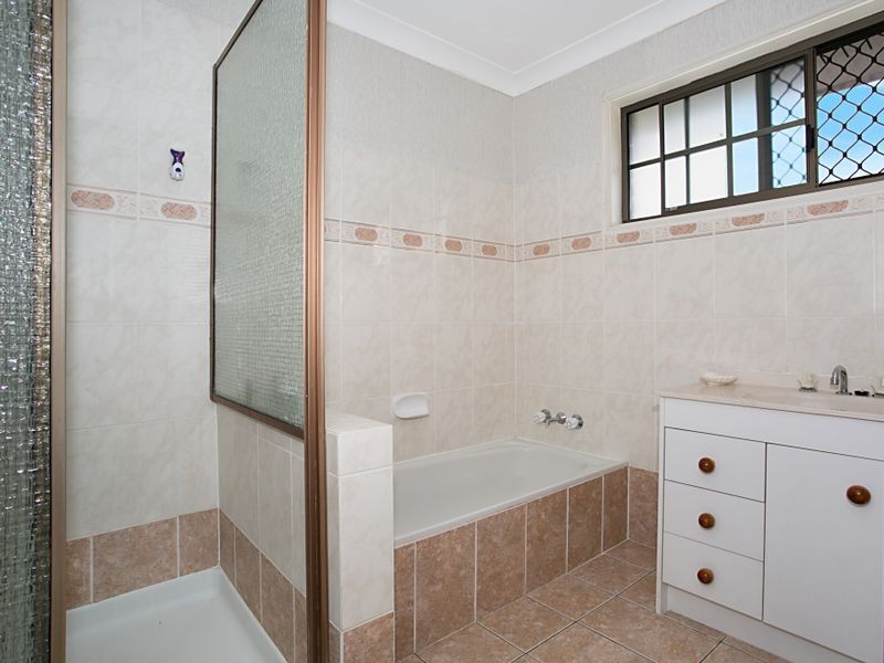 8 Wolvi Place, Helensvale QLD 4212