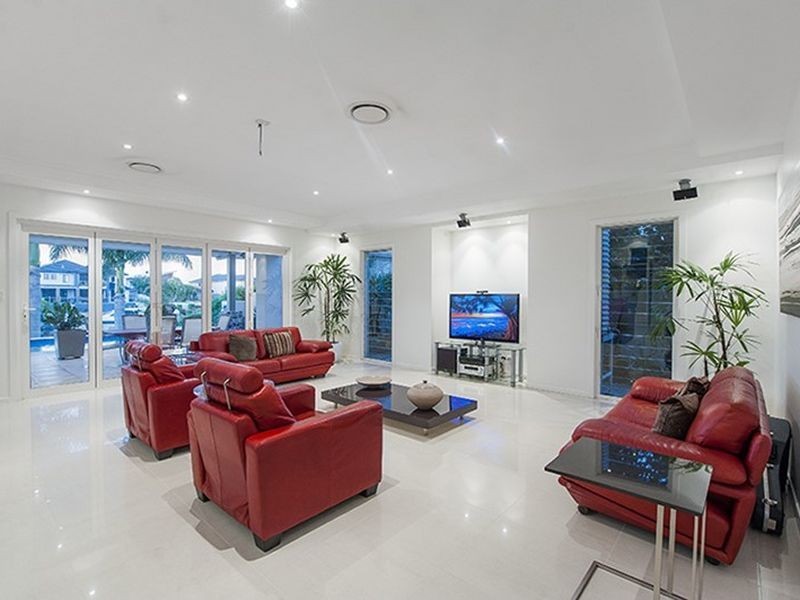 49 Ferrymans Court, Helensvale QLD 4212