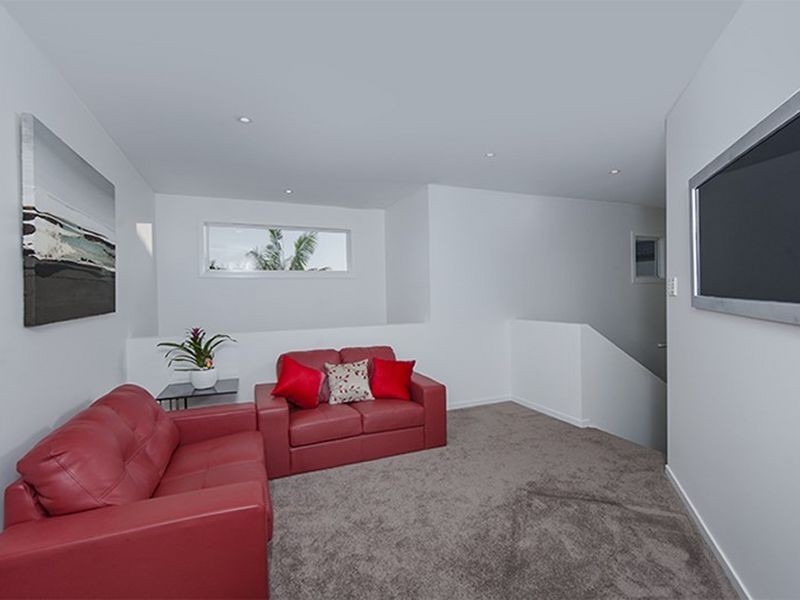 49 Ferrymans Court, Helensvale QLD 4212