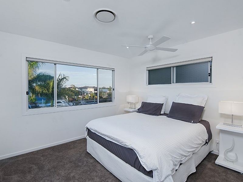 49 Ferrymans Court, Helensvale QLD 4212