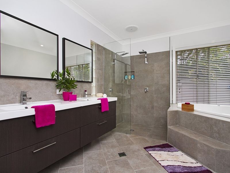 9 London Chase, Arundel QLD 4214
