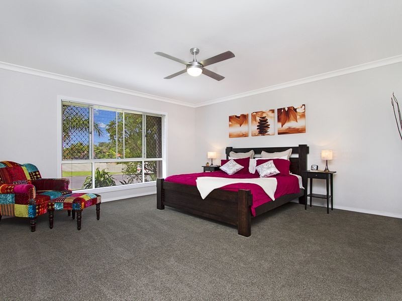 9 London Chase, Arundel QLD 4214