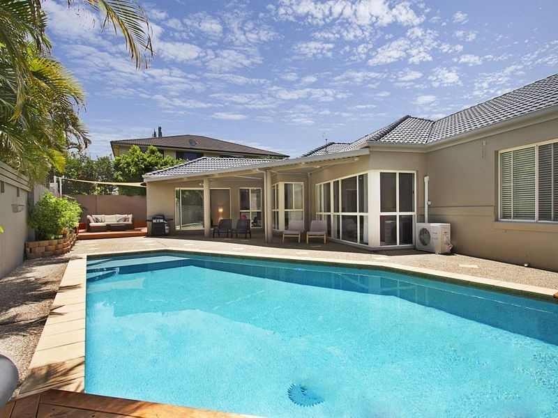 9 London Chase, Arundel QLD 4214