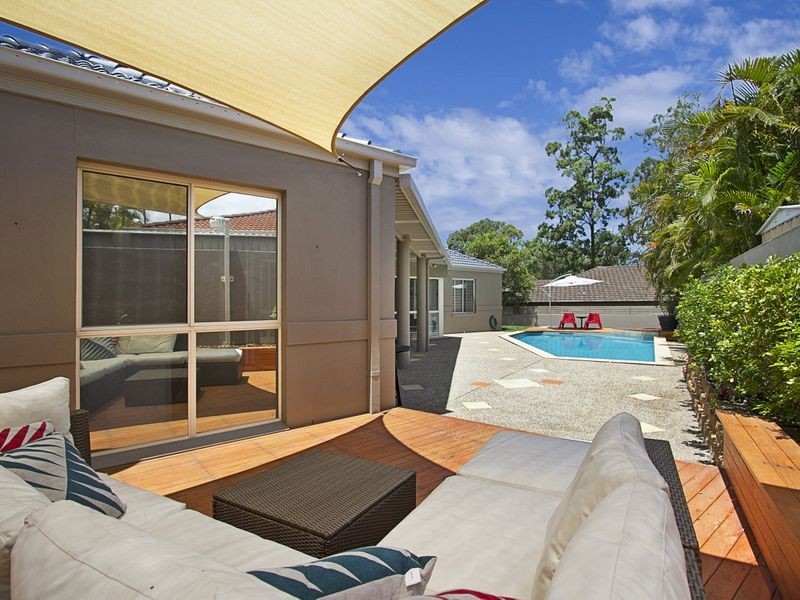 9 London Chase, Arundel QLD 4214
