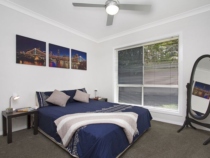 9 London Chase, Arundel QLD 4214