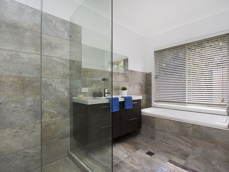 9 London Chase, Arundel QLD 4214