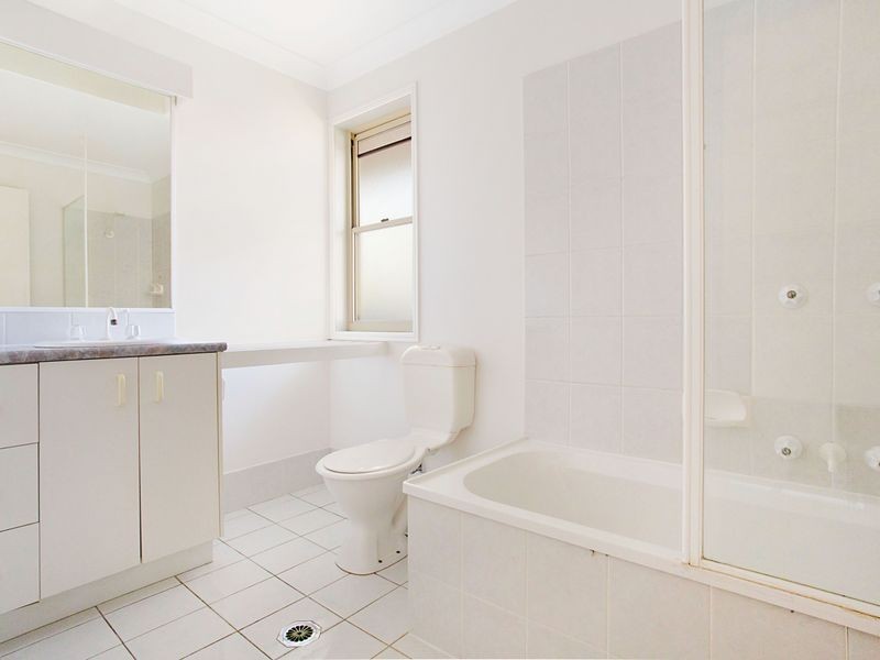 27/8 Doyalson Place, Helensvale QLD 4212