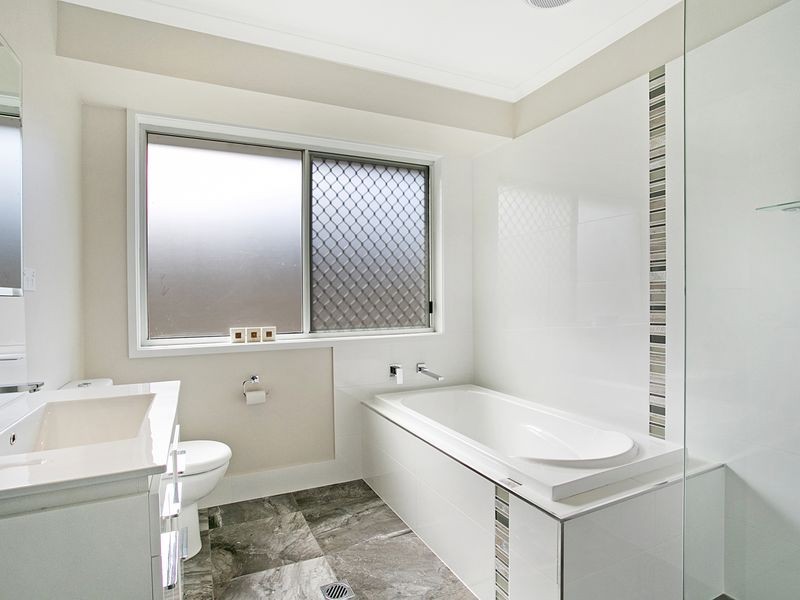 40 Ashford Road, Helensvale QLD 4212