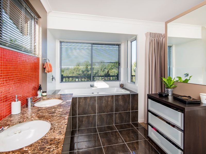 45 Crestridge Crescent, Oxenford QLD 4210