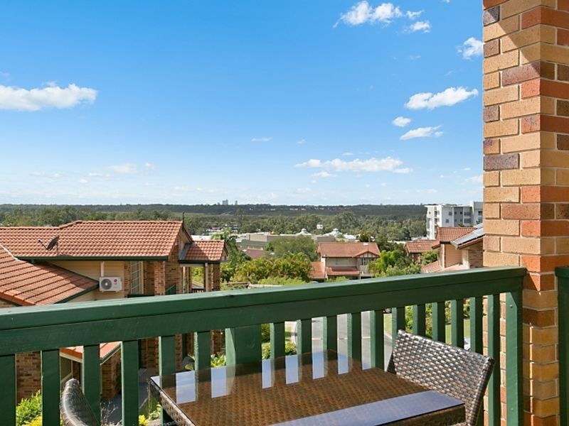 13/2 Doyalson Place, Helensvale QLD 4212