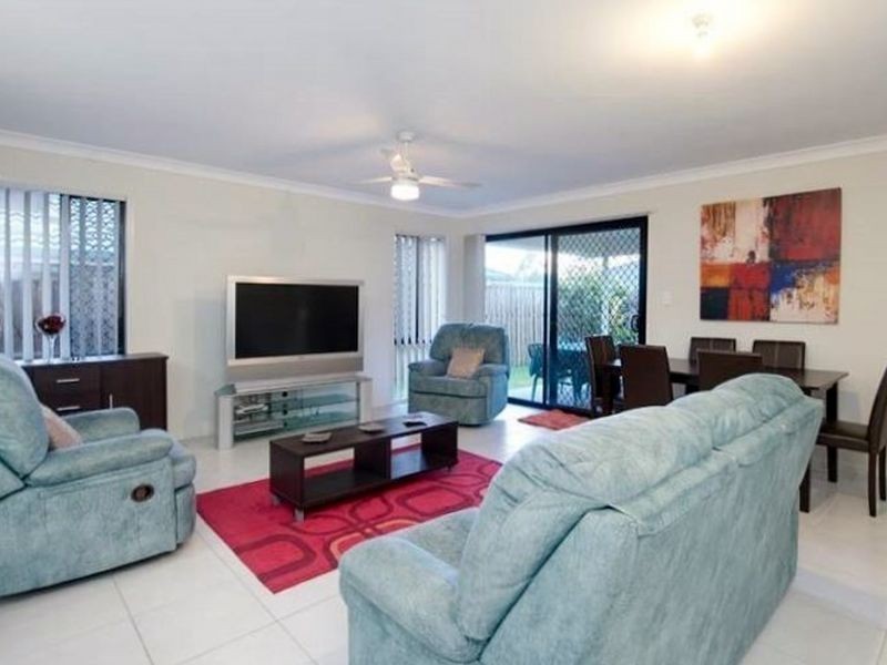 16 Starkey Street, Pacific Pines QLD 4211