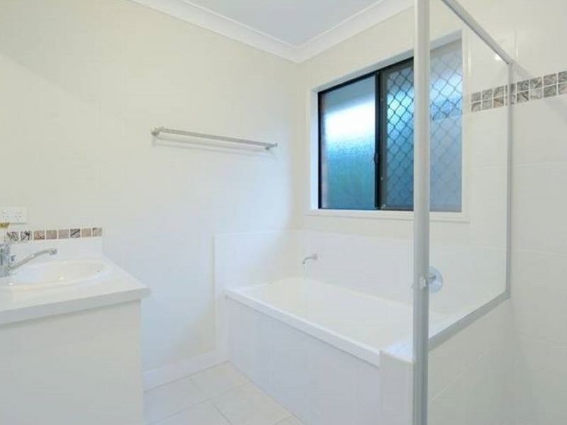 16 Starkey Street, Pacific Pines QLD 4211