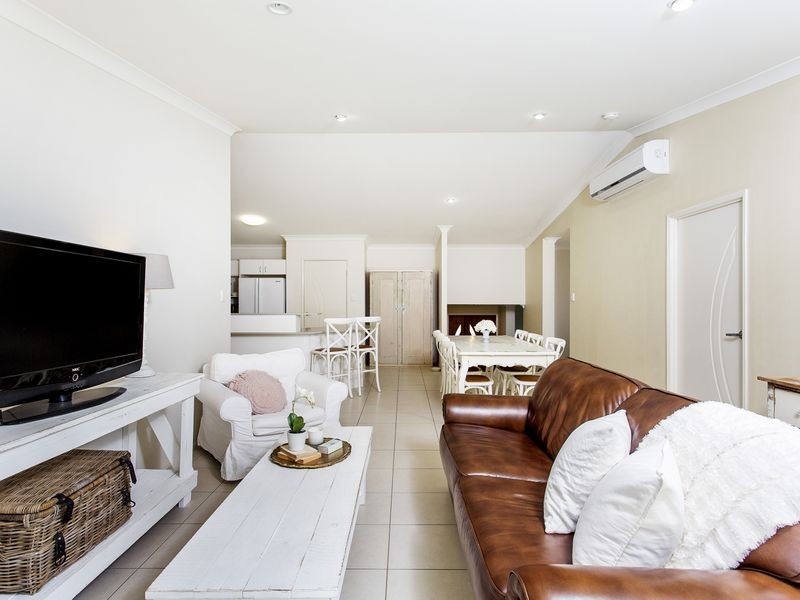 9 Kaplan Street, Oxenford QLD 4210