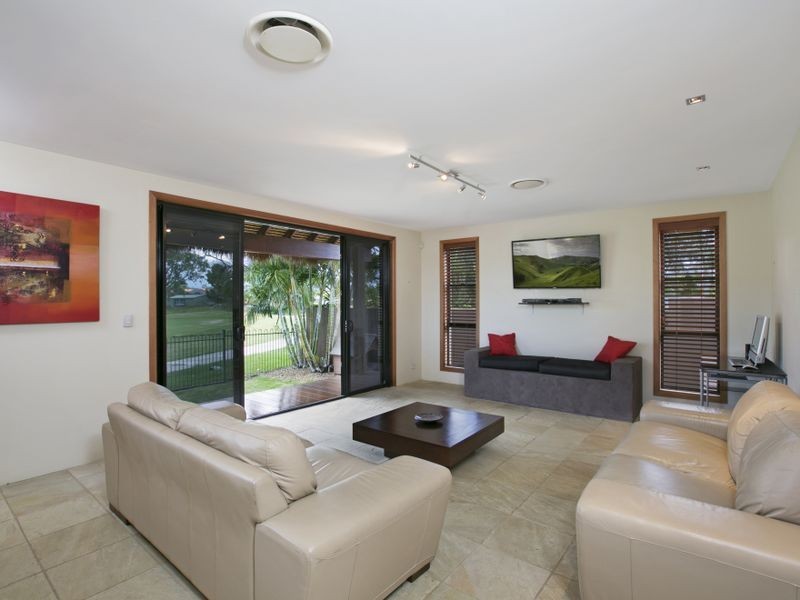 19 Torquay Place, Arundel QLD 4214