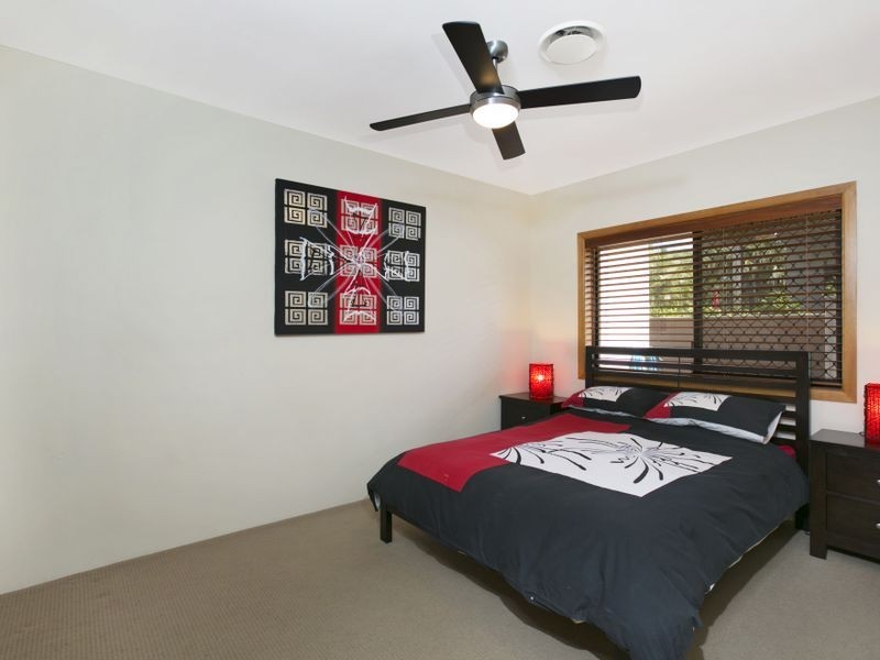 19 Torquay Place, Arundel QLD 4214