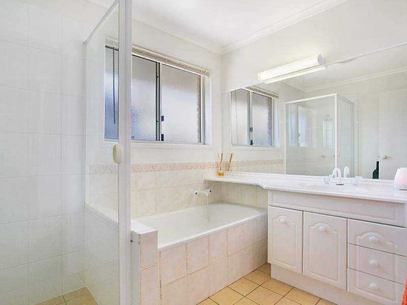 27 Boreen Court, Helensvale QLD 4212