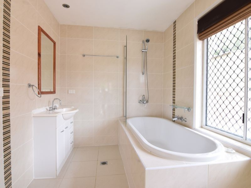 3 Robe Court, Helensvale QLD 4212