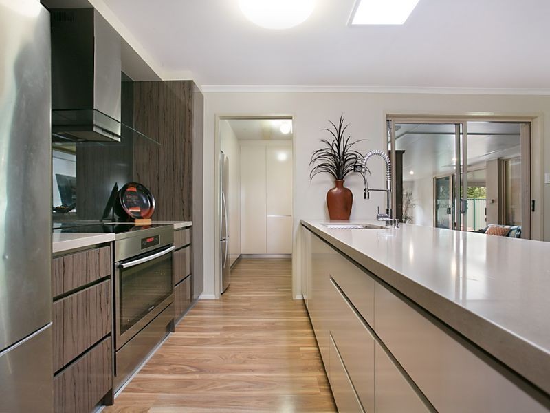 8 Penrith Court, Helensvale QLD 4212