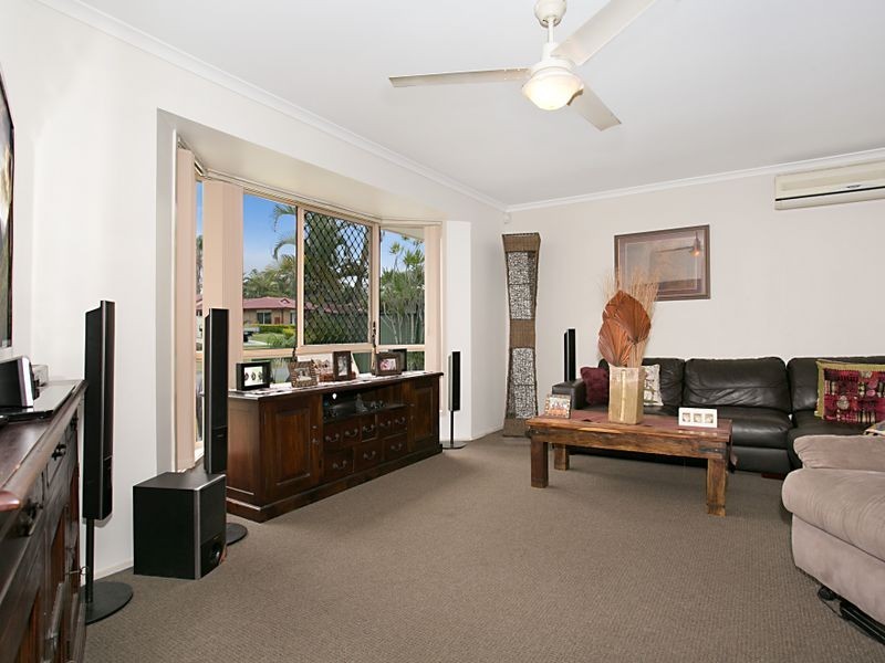 8 Penrith Court, Helensvale QLD 4212