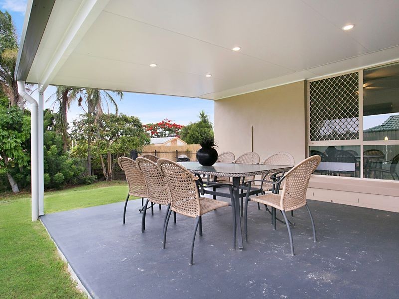 8 Penrith Court, Helensvale QLD 4212