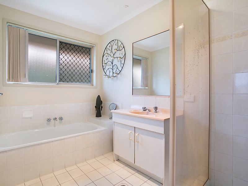 8 Penrith Court, Helensvale QLD 4212