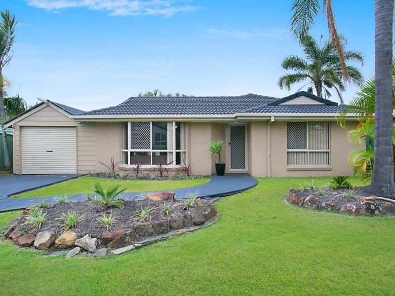 8 Penrith Court, Helensvale QLD 4212