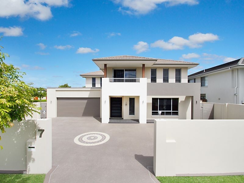 7 Edgewater Place, Helensvale QLD 4212