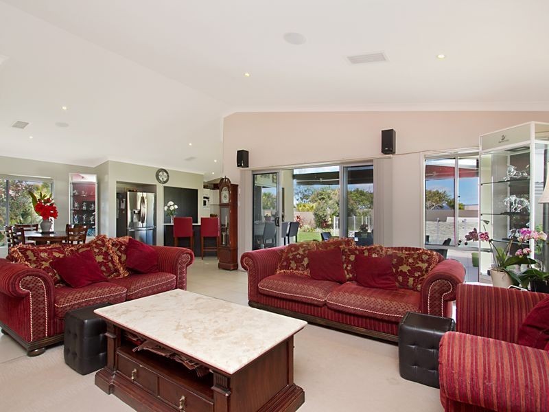 7 Edgewater Place, Helensvale QLD 4212