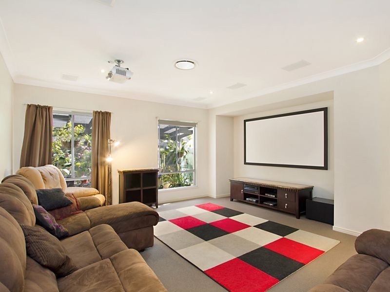 7 Edgewater Place, Helensvale QLD 4212