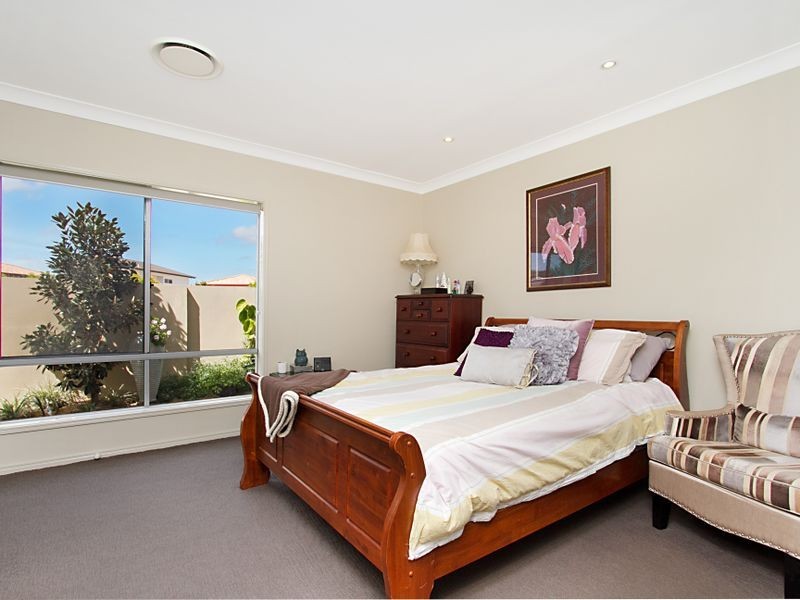 7 Edgewater Place, Helensvale QLD 4212