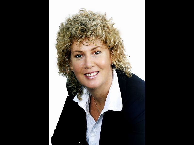 27 Cobb & Co Drive, Oxenford QLD 4210