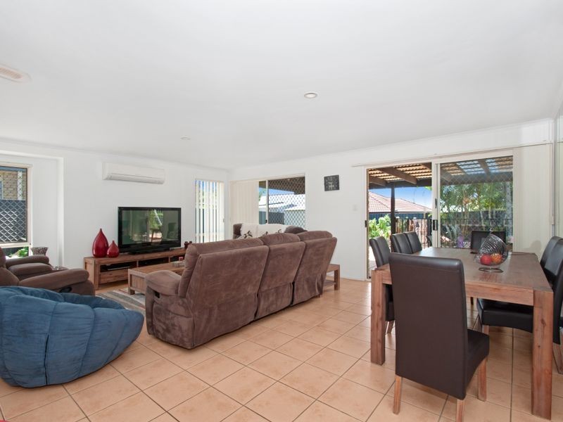 110 Santa Isobel Blvd, Pacific Pines QLD 4211