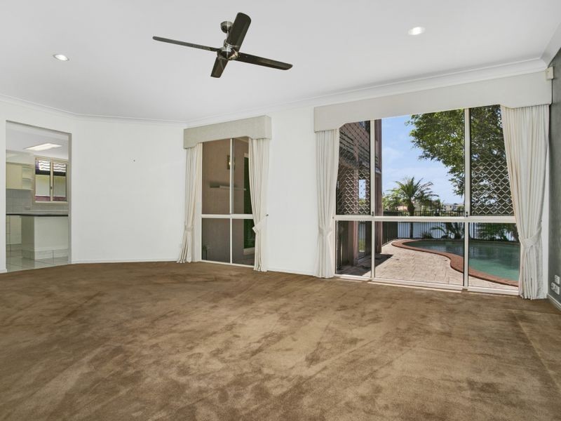 5 Oyster Cove Promenade, Helensvale QLD 4212