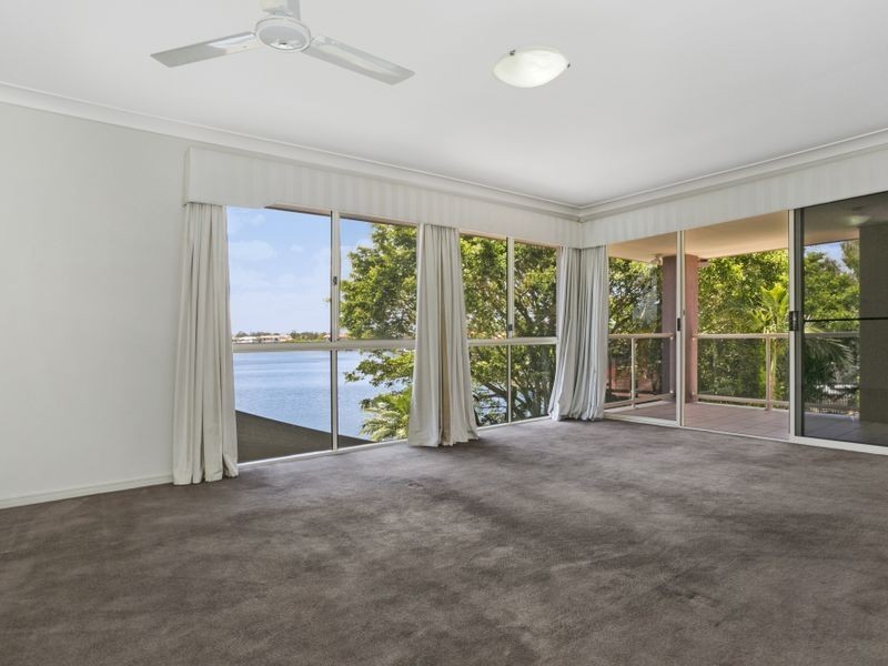 5 Oyster Cove Promenade, Helensvale QLD 4212