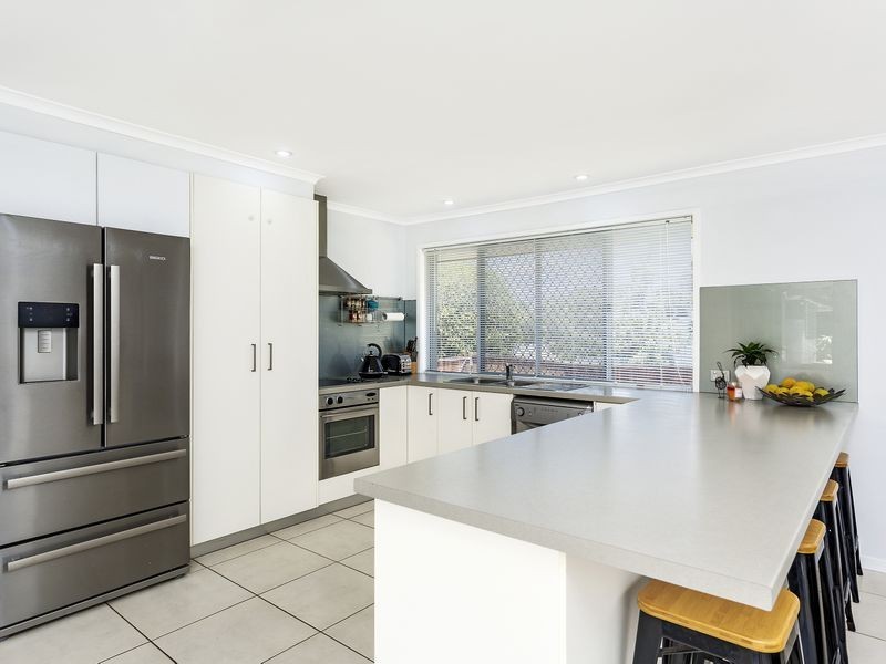 28 Armidale Crescent, Helensvale QLD 4212