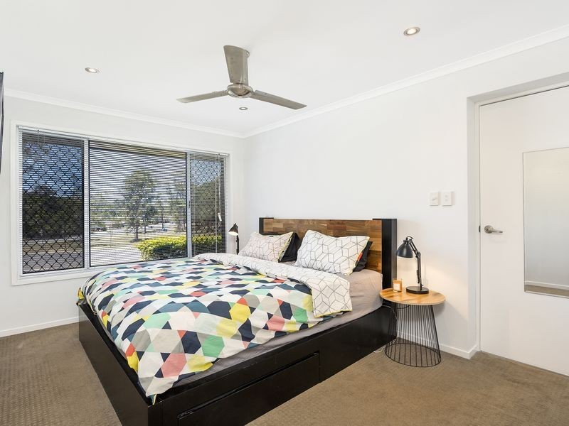 28 Armidale Crescent, Helensvale QLD 4212