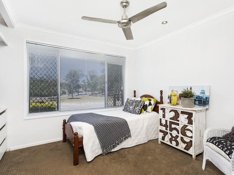 28 Armidale Crescent, Helensvale QLD 4212