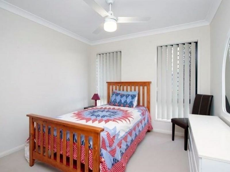 16 Starkey Street, Pacific Pines QLD 4211