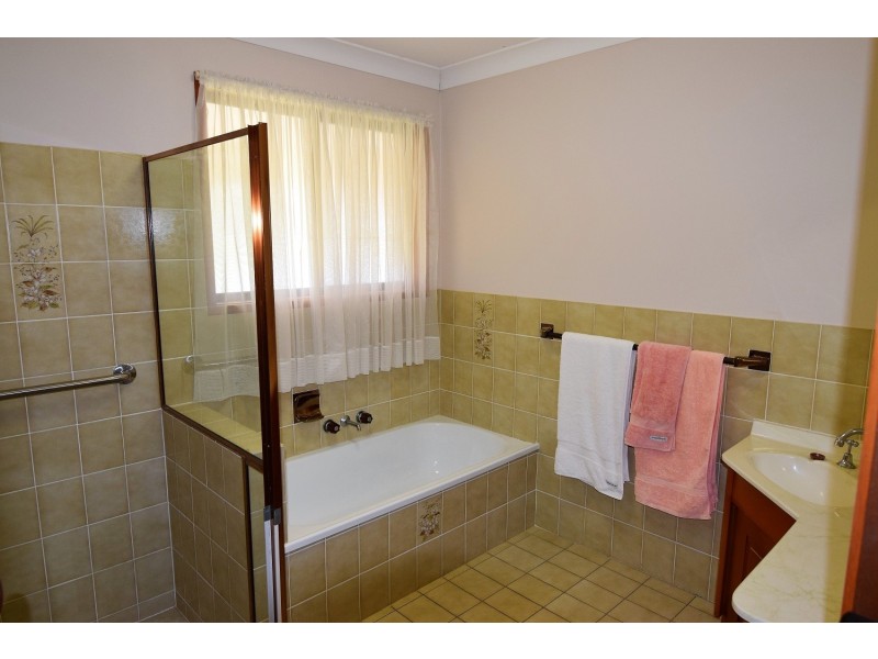 10 Cadell Drive, Helensvale QLD 4212