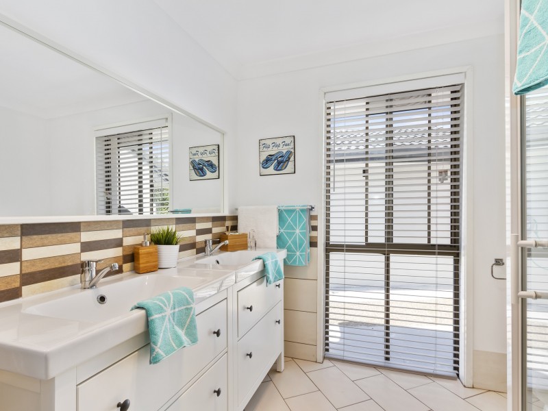 10 Tanunda Drive, Helensvale QLD 4212