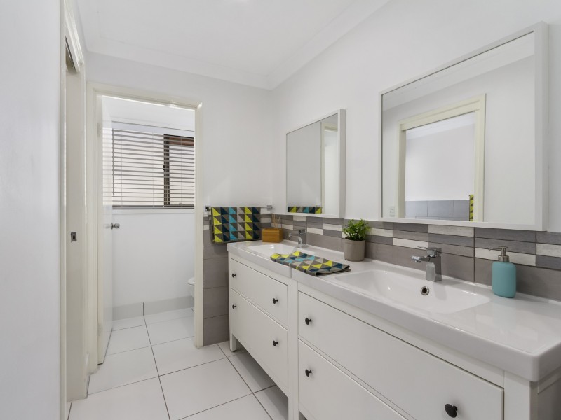 10 Tanunda Drive, Helensvale QLD 4212