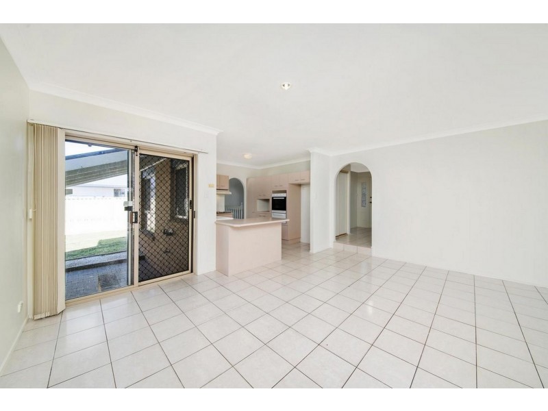 15 Barradine Crescent, Helensvale QLD 4212