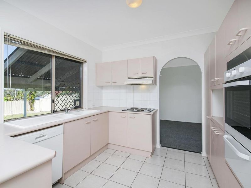 15 Barradine Crescent, Helensvale QLD 4212