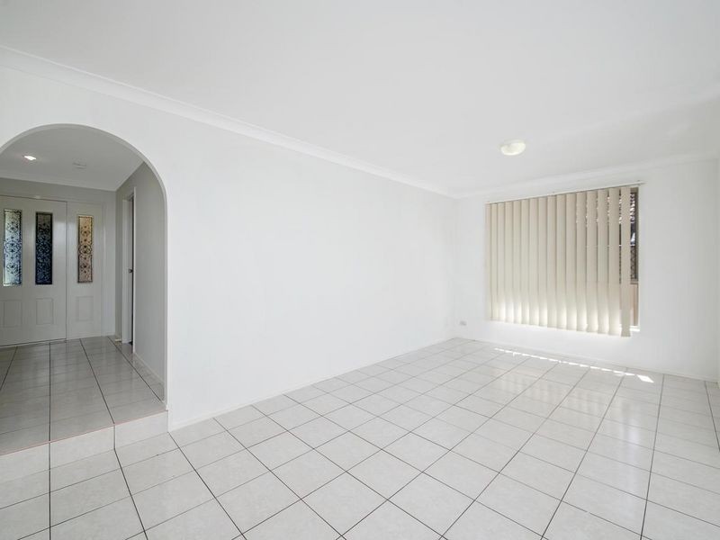 15 Barradine Crescent, Helensvale QLD 4212