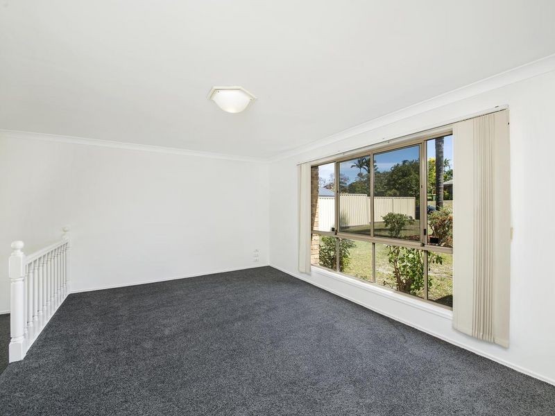 15 Barradine Crescent, Helensvale QLD 4212