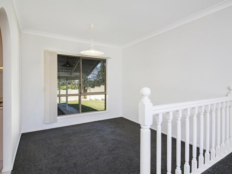 15 Barradine Crescent, Helensvale QLD 4212